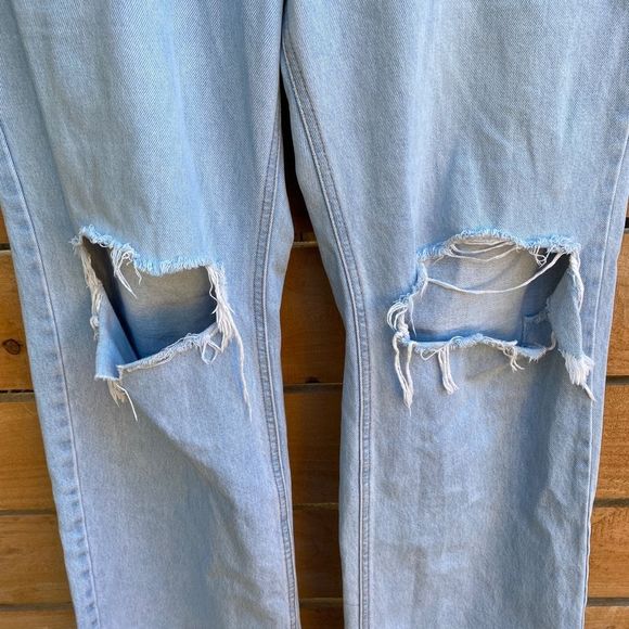 Pull&Bear Women’s Pale Blue Ripped Straight Fit Jeans Size 10 - Picture 2 of 8